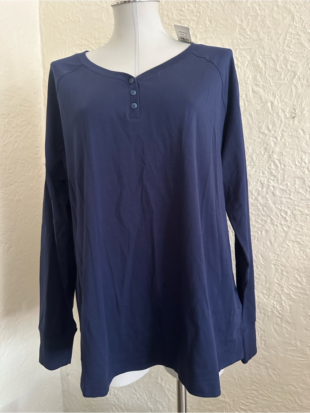 L. L. Bean Navy Blue Long Sleeve V-Neck Henley T-Shirt XL NWT